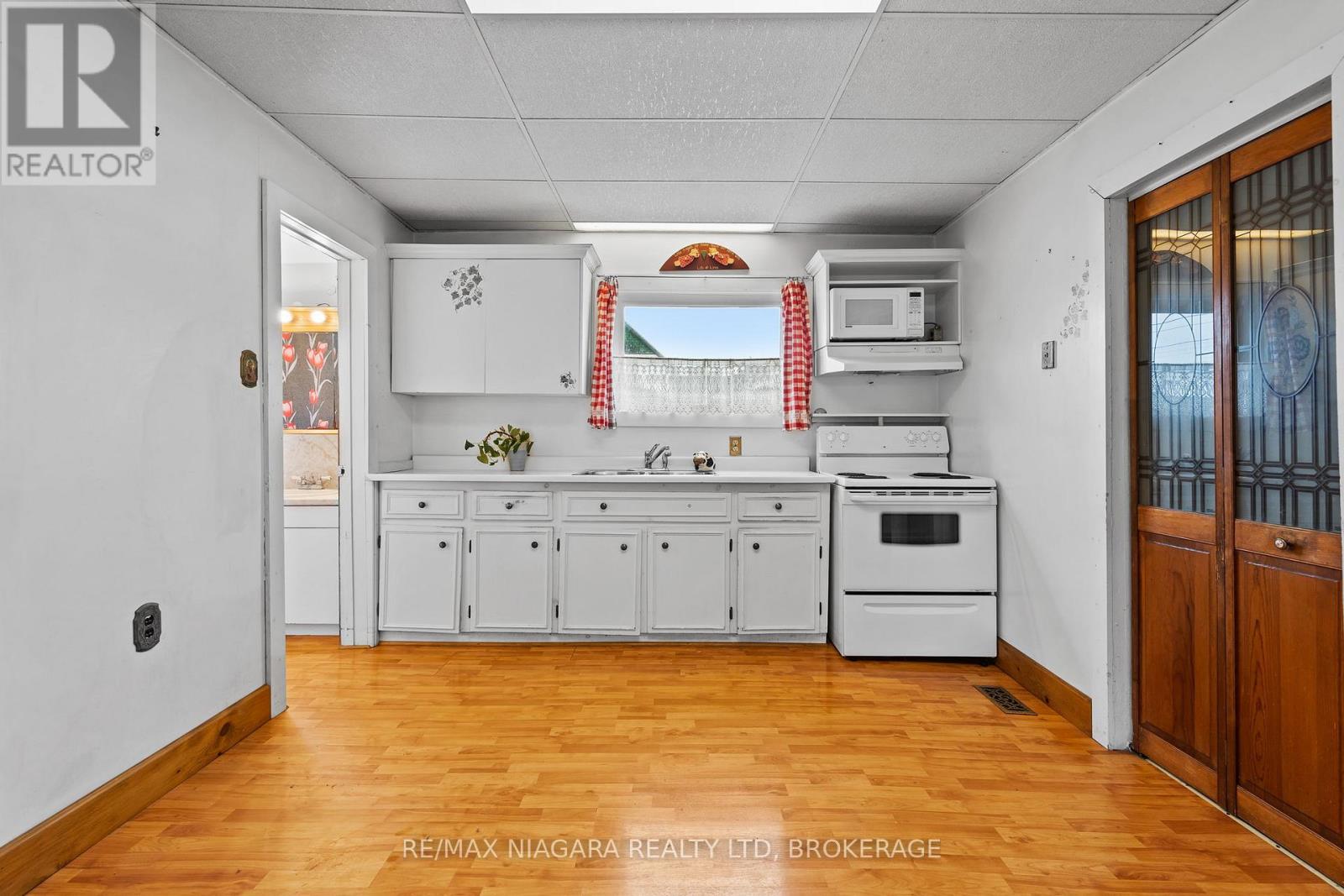 44 Park Street, Port Colborne, Ontario  L3K 3H9 - Photo 13 - X12324955