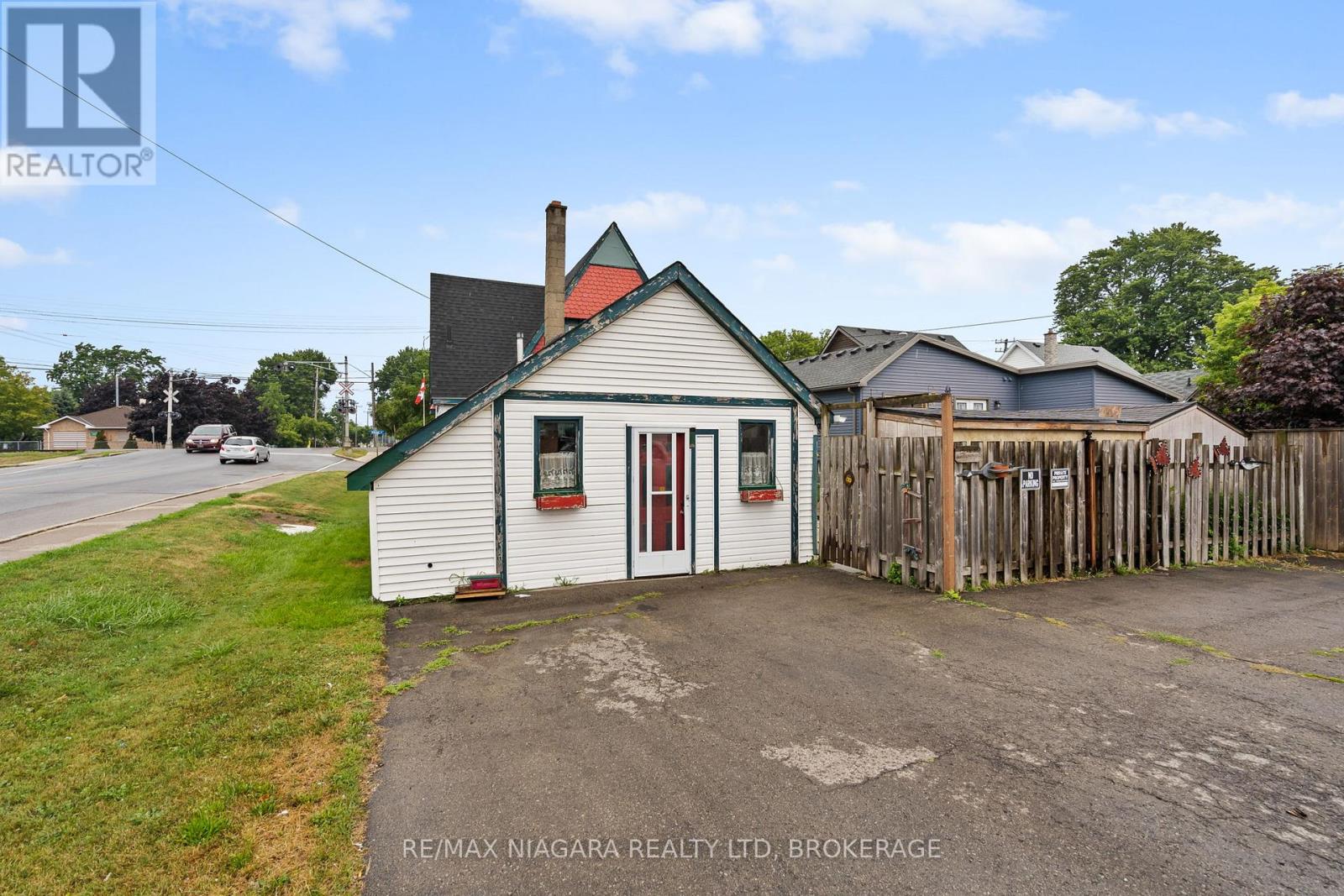 44 Park Street, Port Colborne, Ontario  L3K 3H9 - Photo 9 - X12324955