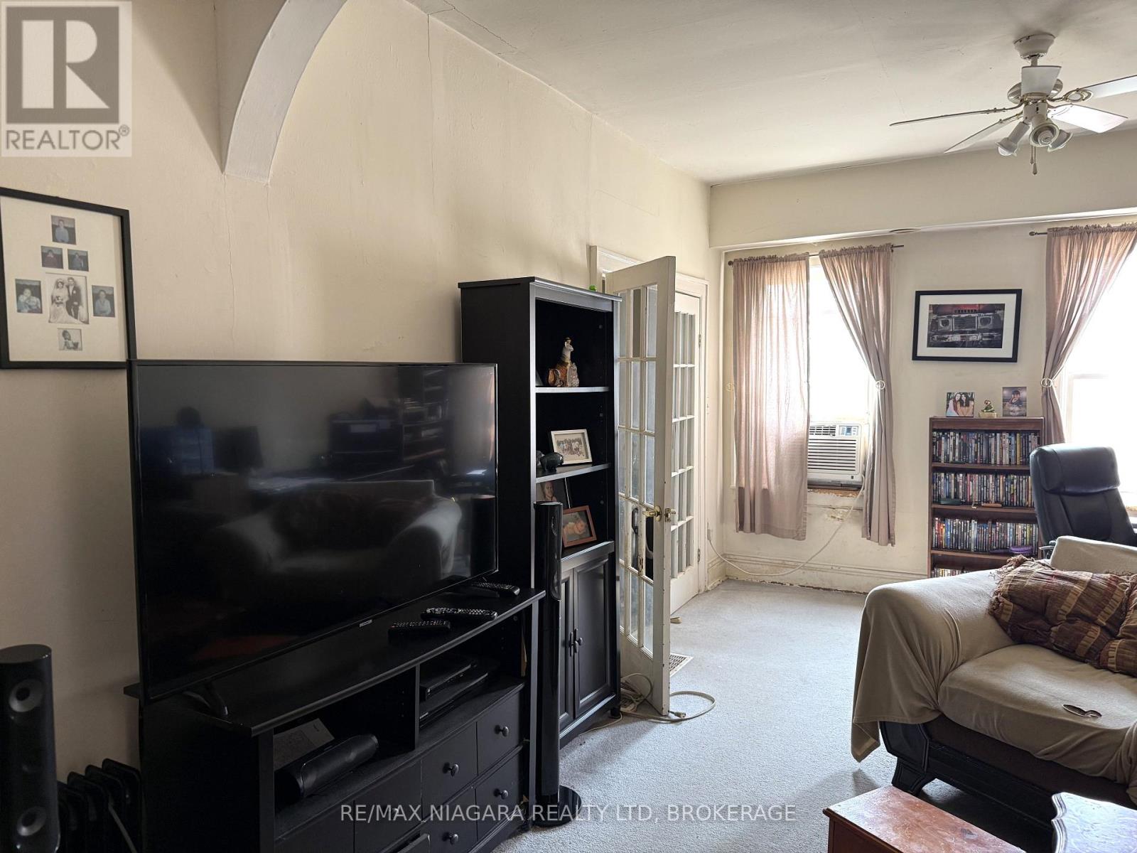 35 Forsythe Street, Fort Erie, Ontario  L2A 1X1 - Photo 5 - X12326566