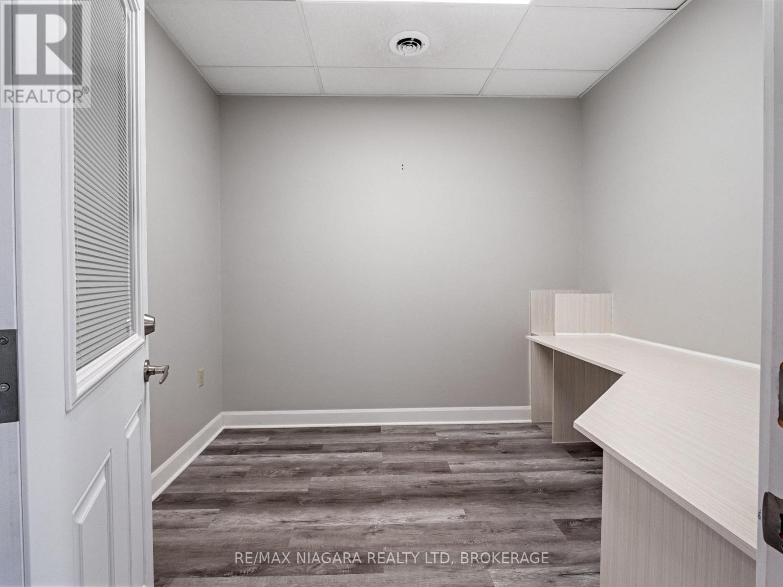 240 Jarvis Street, Fort Erie, Ontario  L2A 5N2 - Photo 12 - X12326571