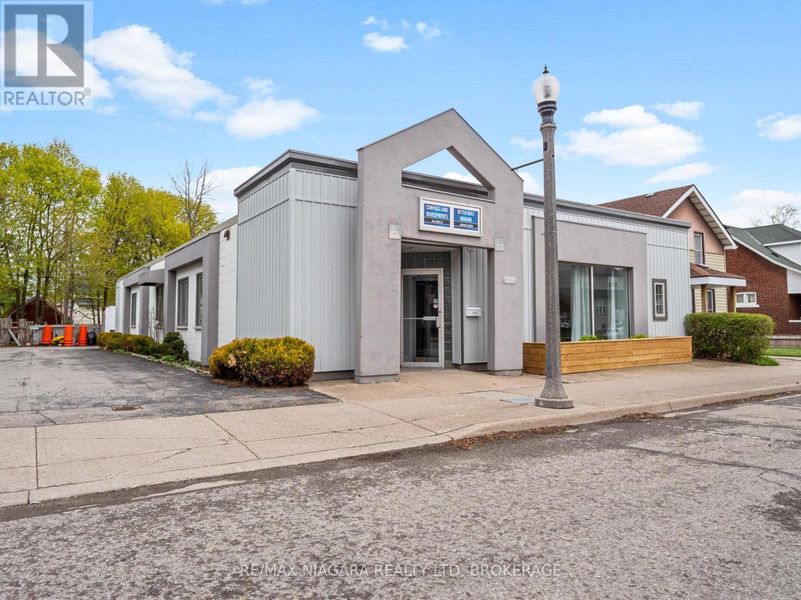 240 Jarvis Street, Fort Erie, Ontario  L2A 5N2 - Photo 2 - X12326571