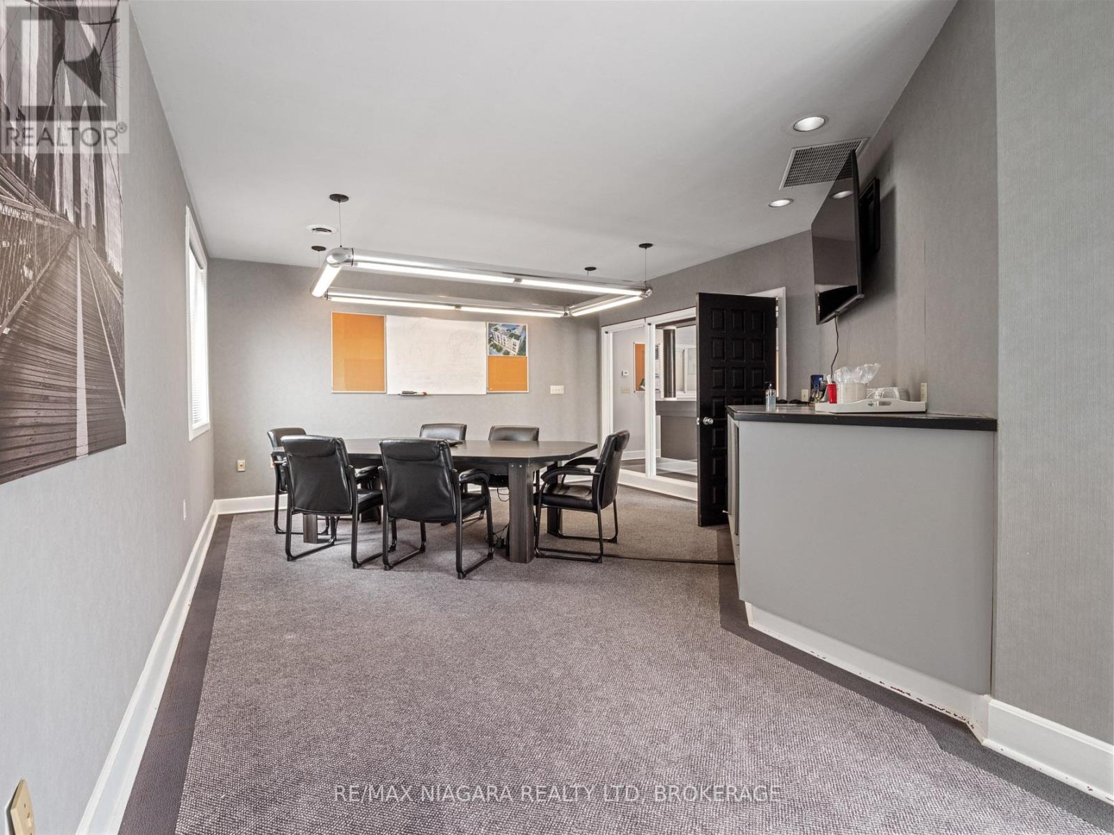 240 Jarvis Street, Fort Erie, Ontario  L2A 5N2 - Photo 7 - X12326571