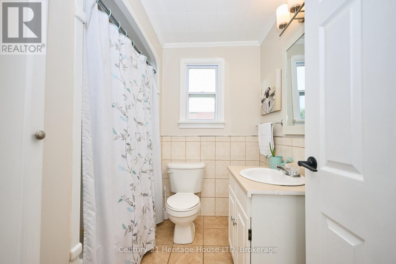 349 Bassett Avenue, Fort Erie, Ontario  L2A 4K8 - Photo 13 - X12328779