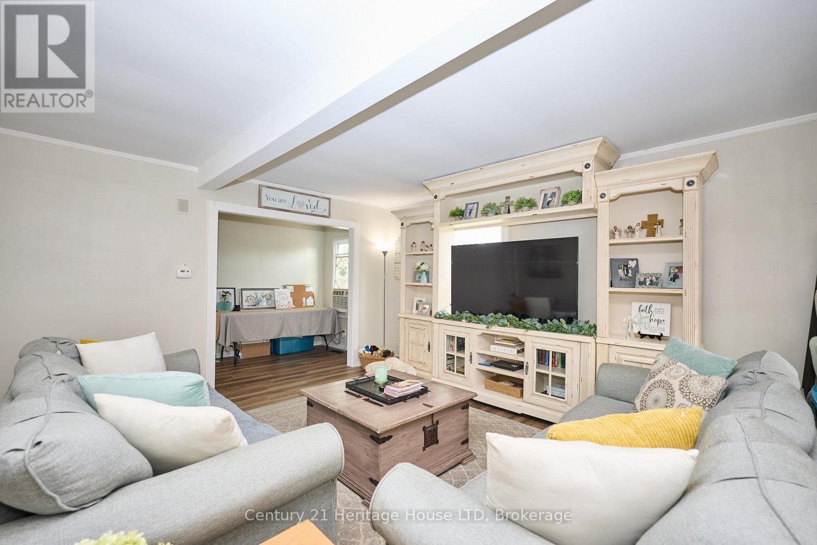 349 Bassett Avenue, Fort Erie, Ontario  L2A 4K8 - Photo 3 - X12328779