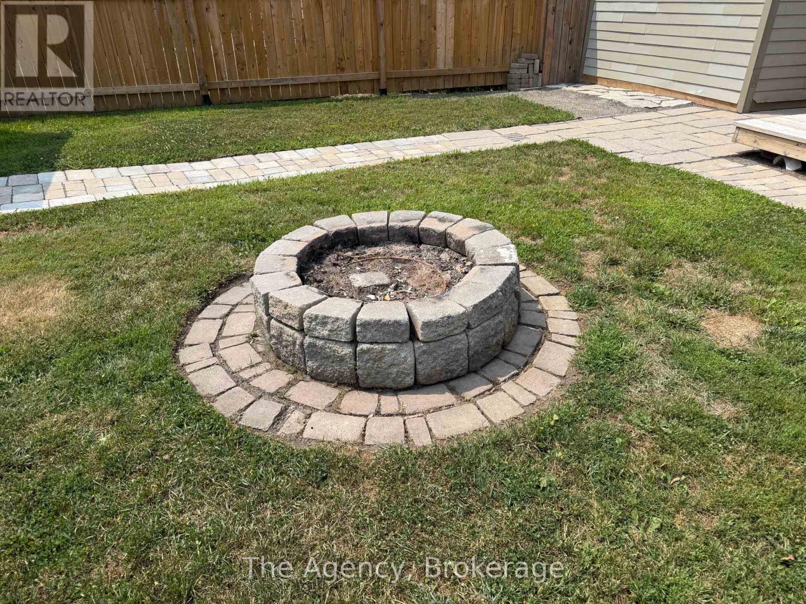 135 St George Street, Welland, Ontario  L3C 5N7 - Photo 4 - X12332518