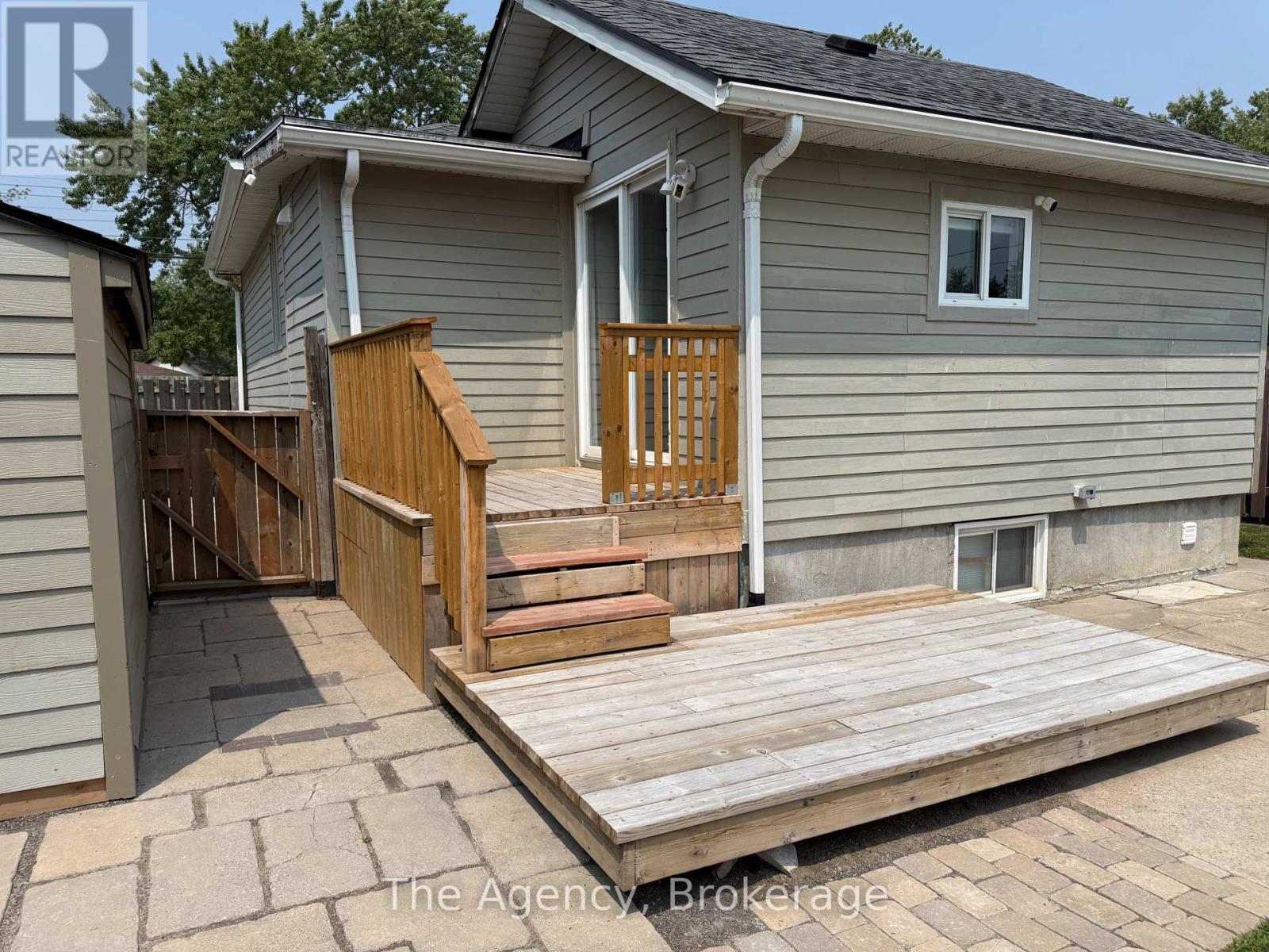 135 St George Street, Welland, Ontario  L3C 5N7 - Photo 6 - X12332518