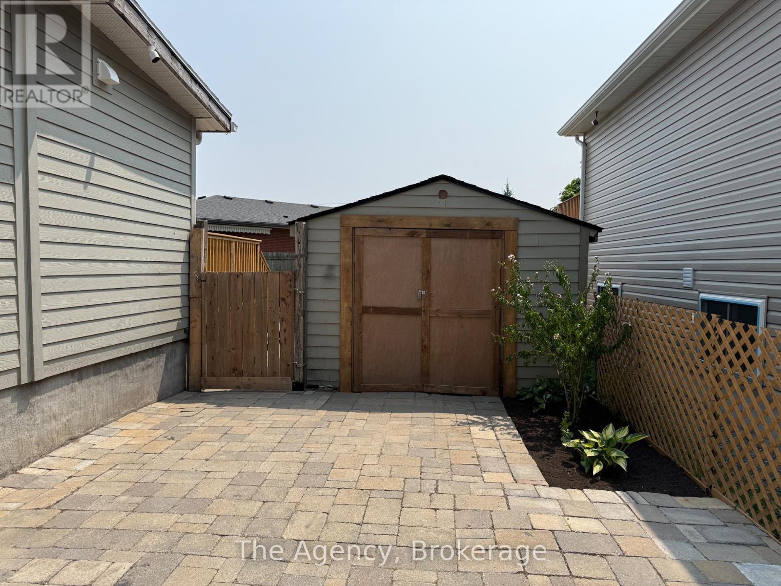 135 St George Street, Welland, Ontario  L3C 5N7 - Photo 7 - X12332518