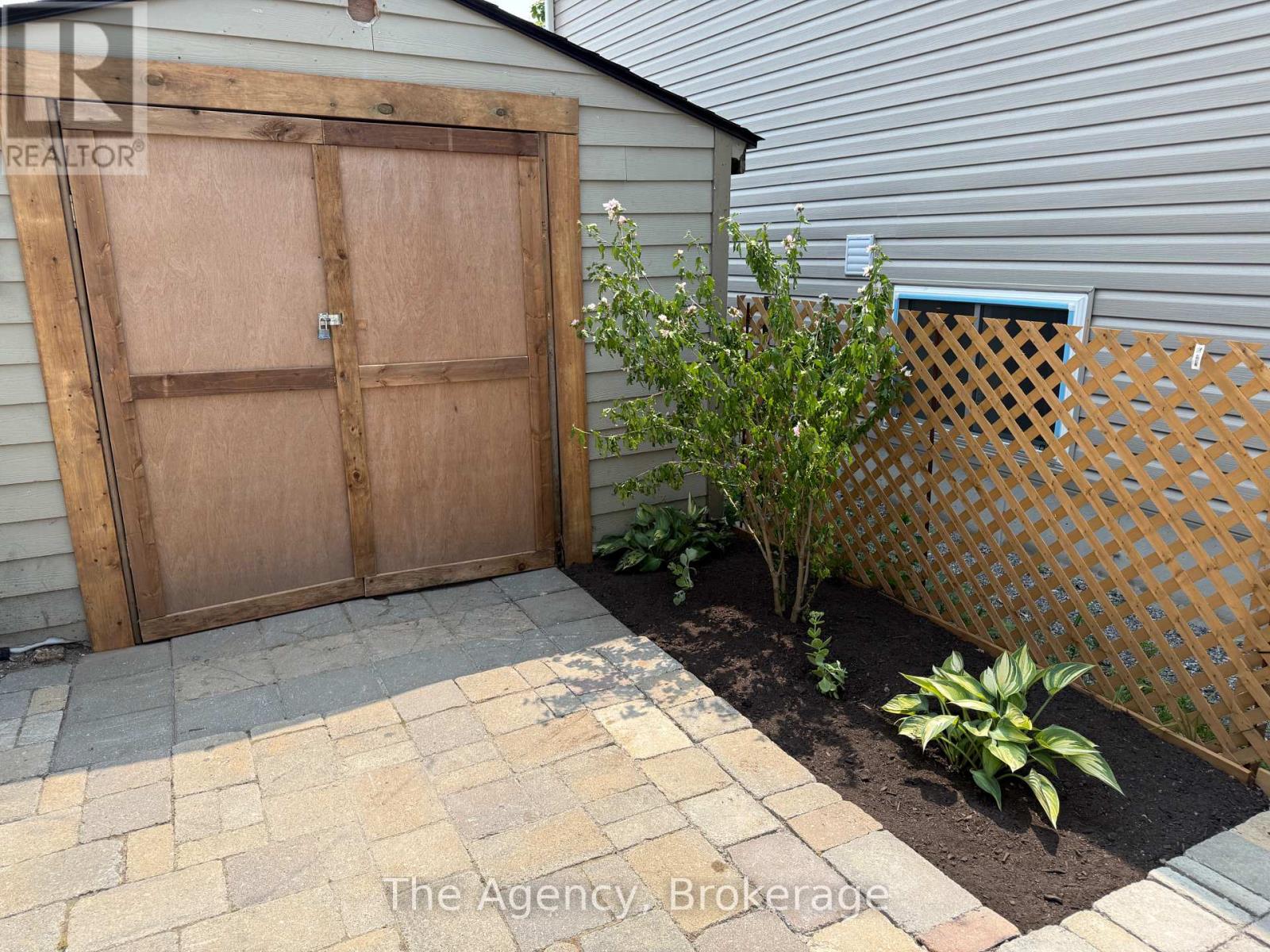 135 St George Street, Welland, Ontario  L3C 5N7 - Photo 8 - X12332518