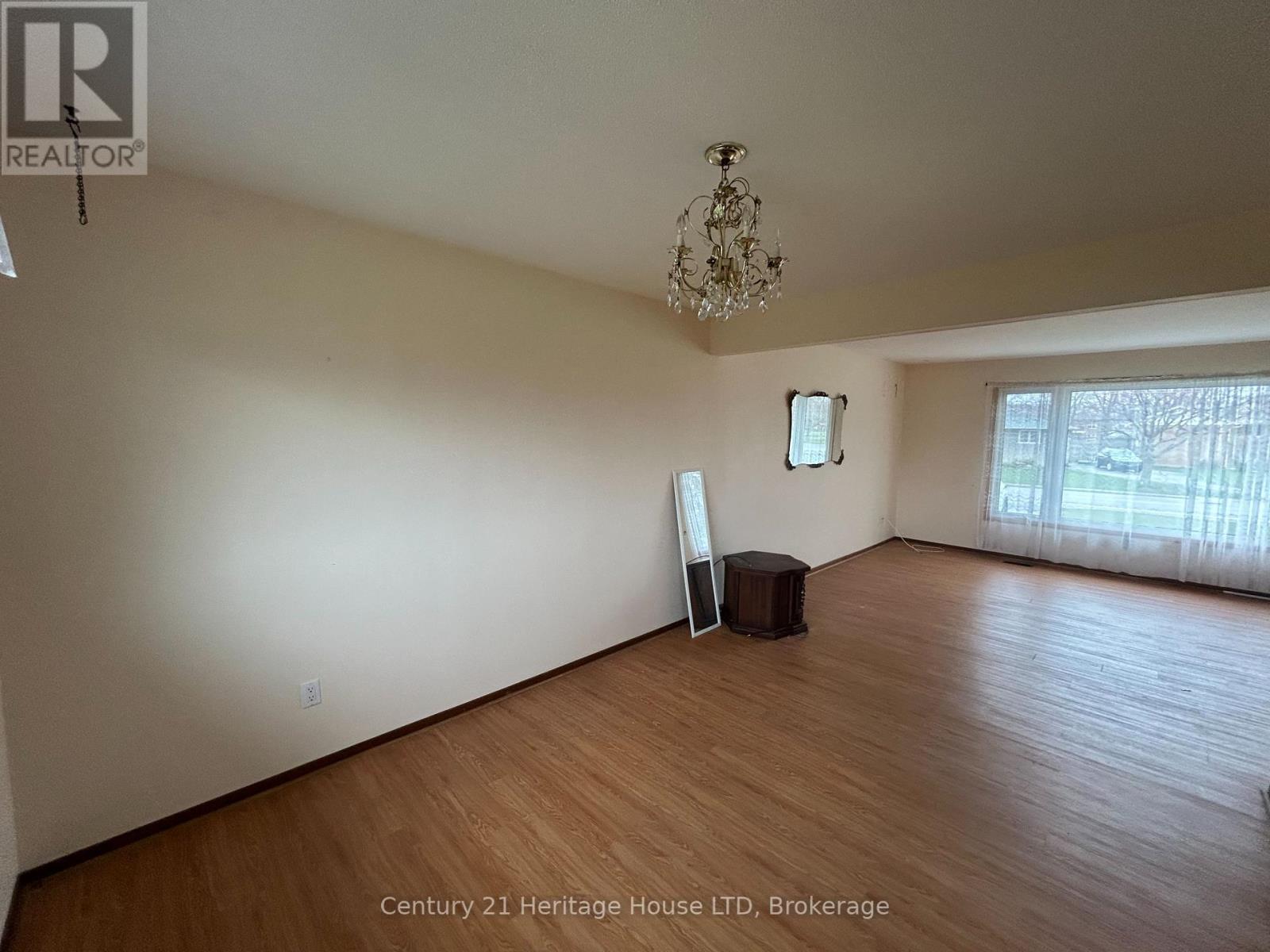 310 Albany Street, Fort Erie, Ontario  L2A 1L9 - Photo 22 - X12336391