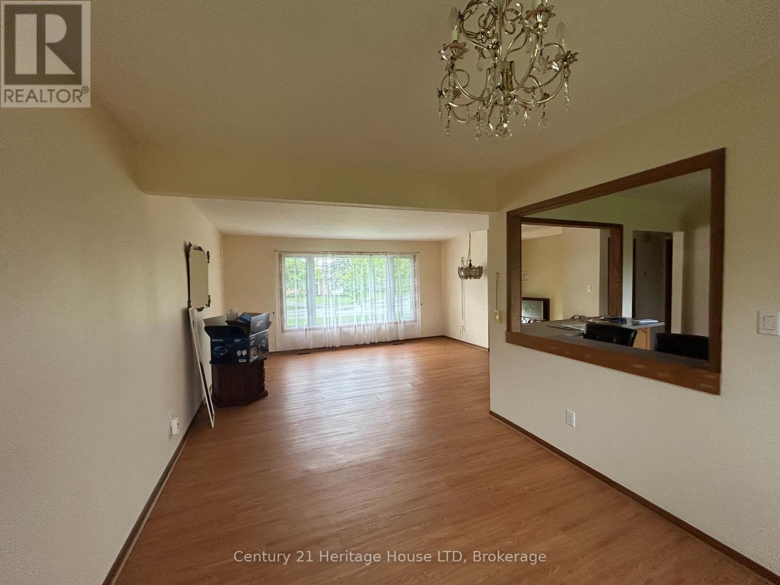 310 Albany Street, Fort Erie, Ontario  L2A 1L9 - Photo 23 - X12336391