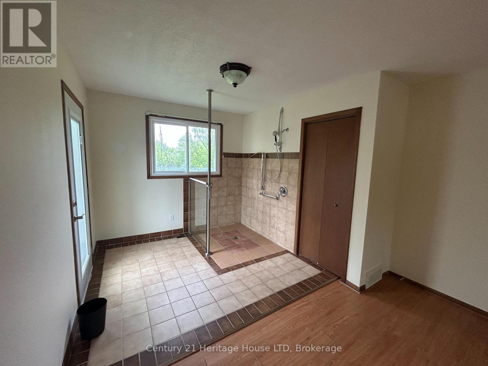 310 Albany Street, Fort Erie, Ontario  L2A 1L9 - Photo 34 - X12336391