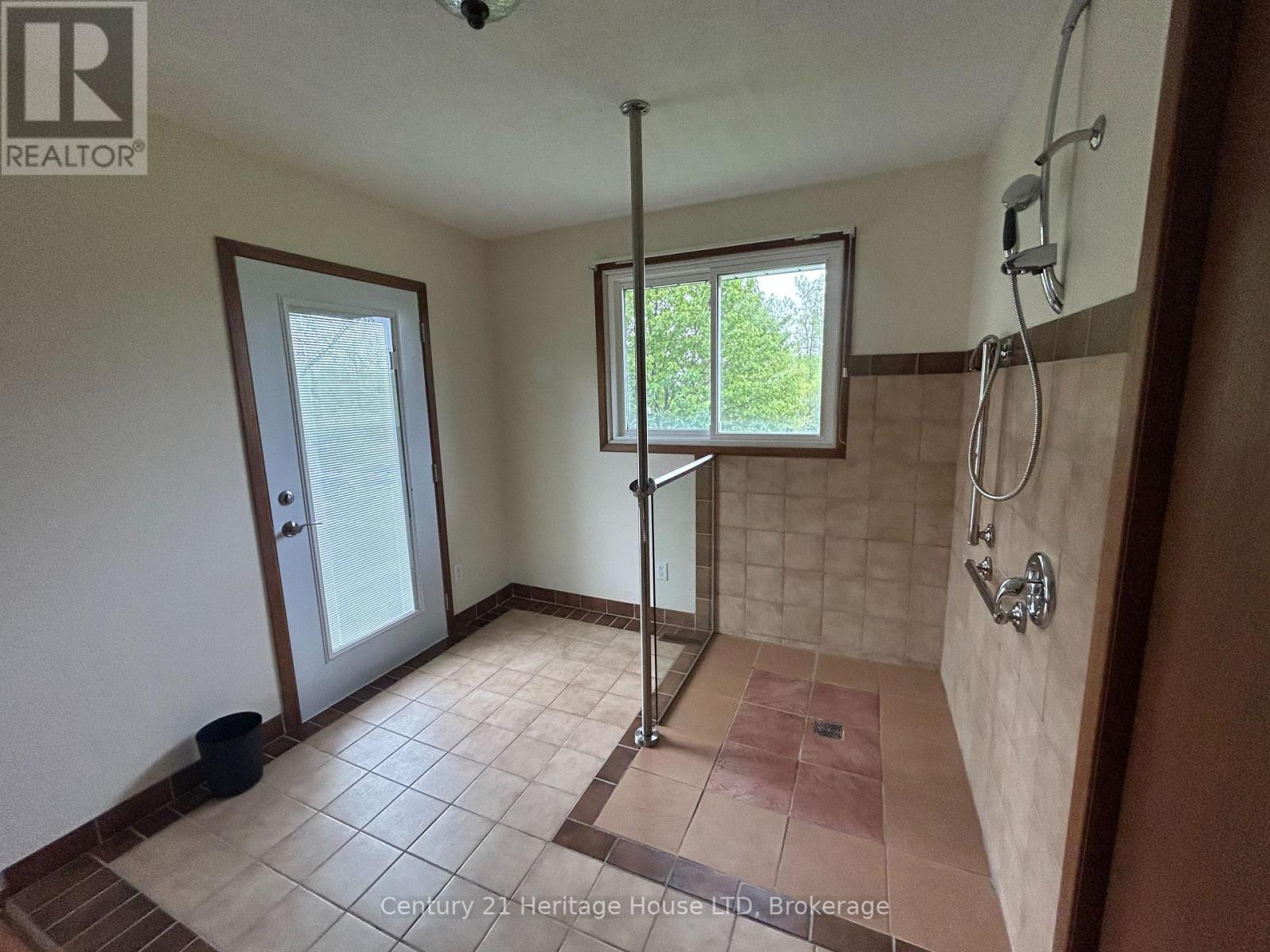 310 Albany Street, Fort Erie, Ontario  L2A 1L9 - Photo 35 - X12336391