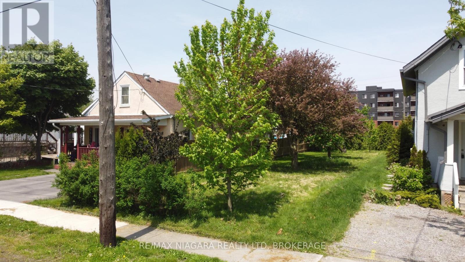 106 Chestnut Street, Port Colborne, Ontario  L3K 1R6 - Photo 4 - X12336787