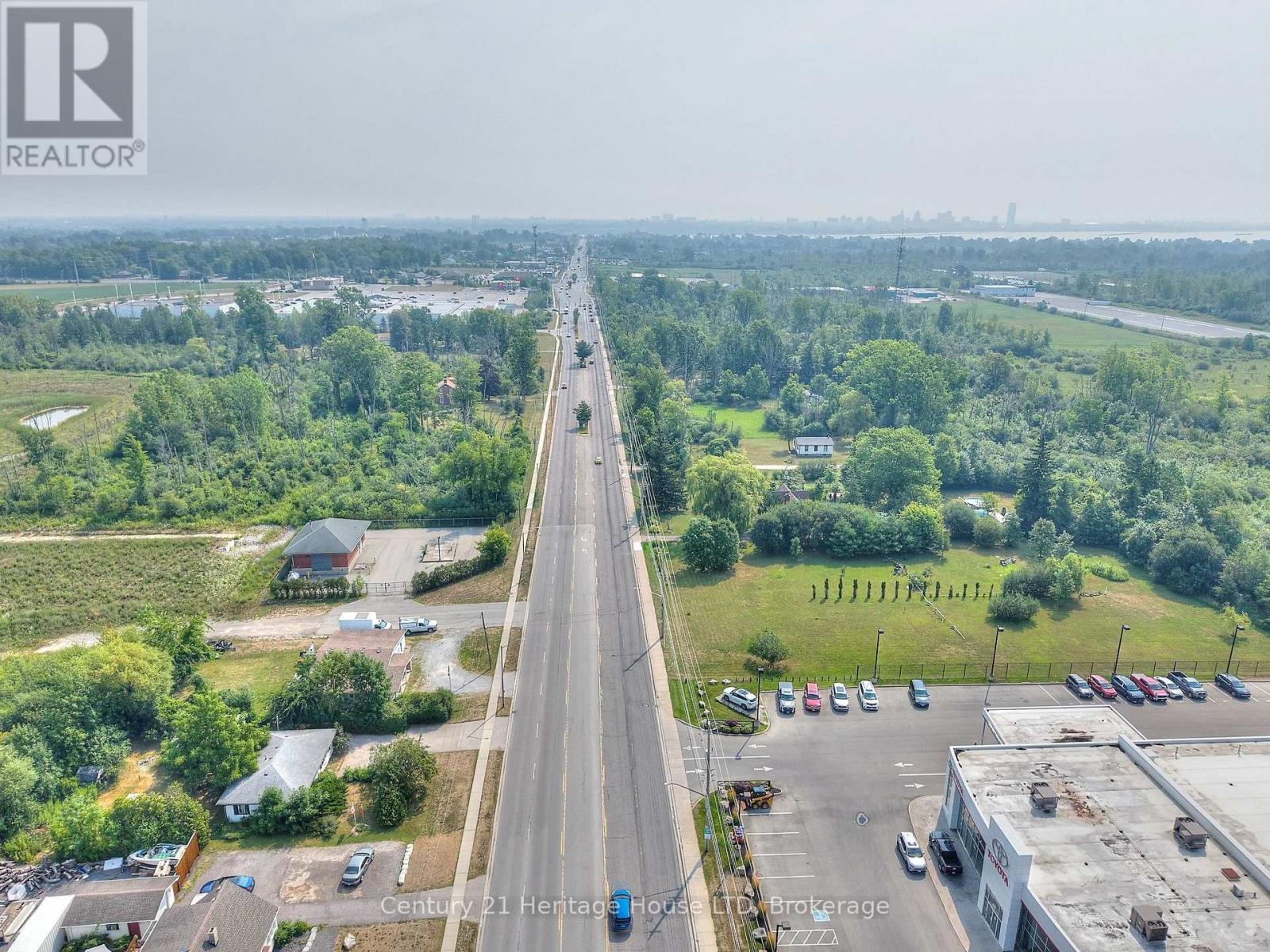 938 Garrison Road, Fort Erie, Ontario  L2A 1N7 - Photo 3 - X12340142