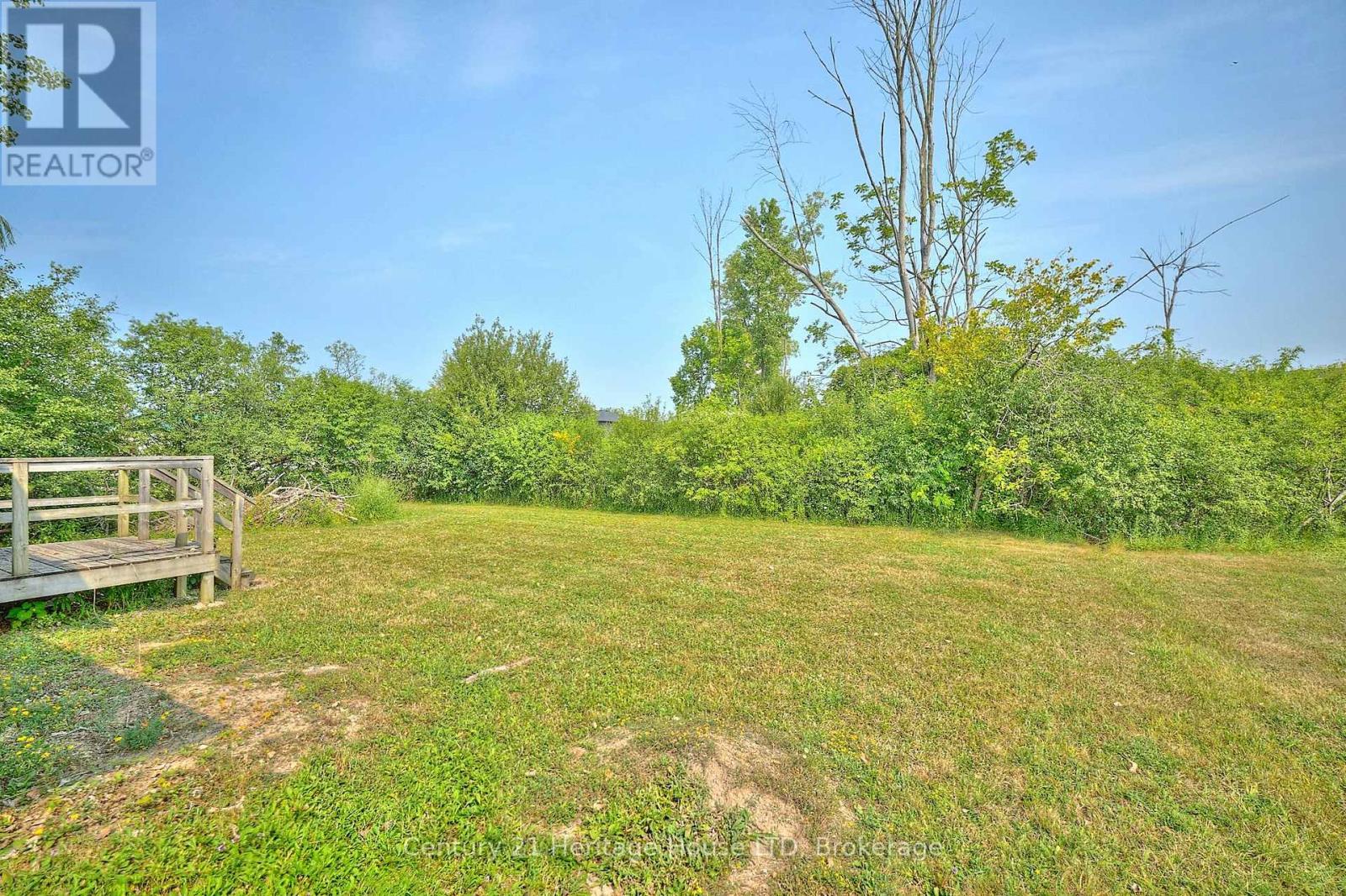 938 Garrison Road, Fort Erie, Ontario  L2A 1N7 - Photo 9 - X12340142