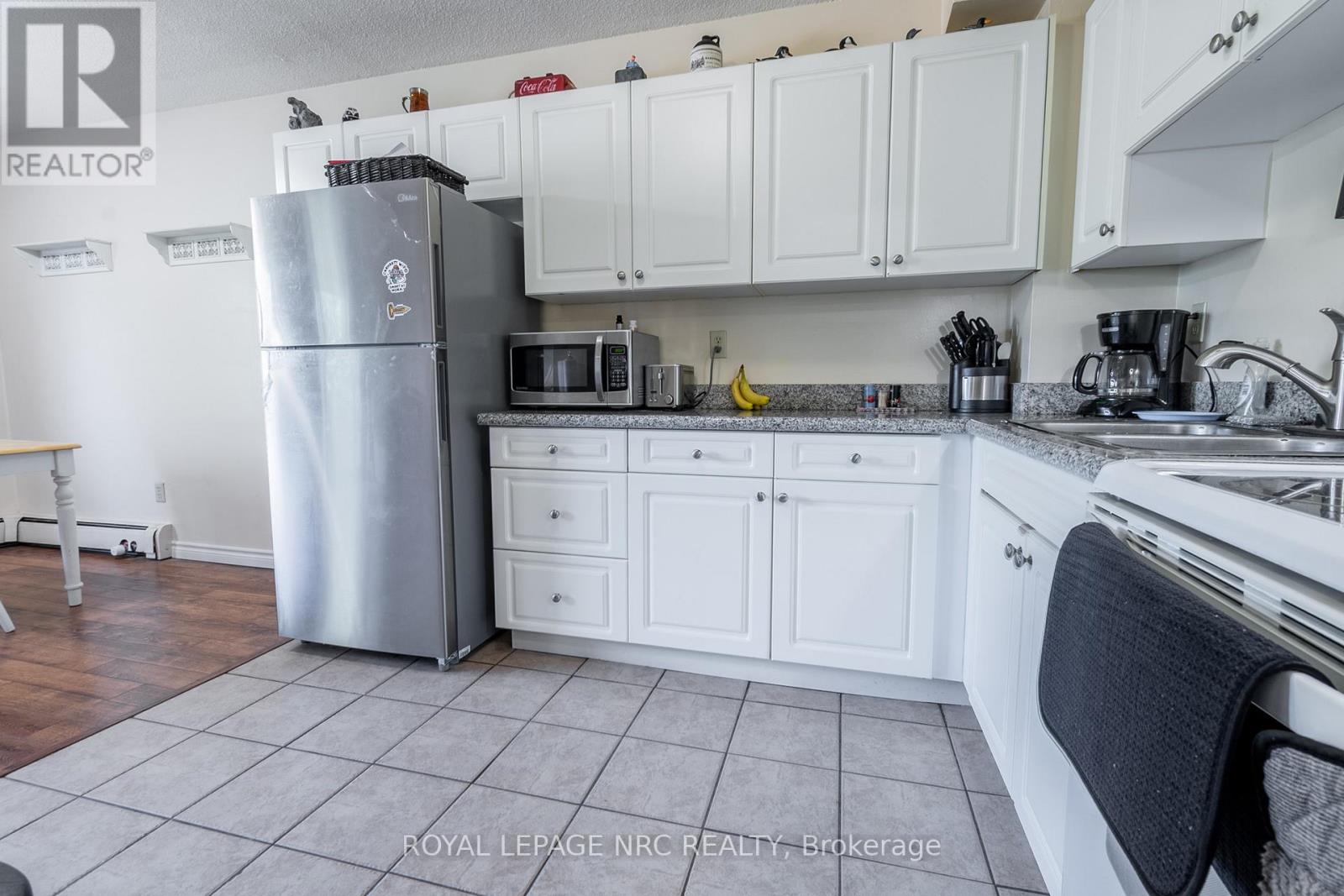 316 - 242 Oakdale Avenue, St. Catharines, Ontario  L2P 3K5 - Photo 10 - X12340871