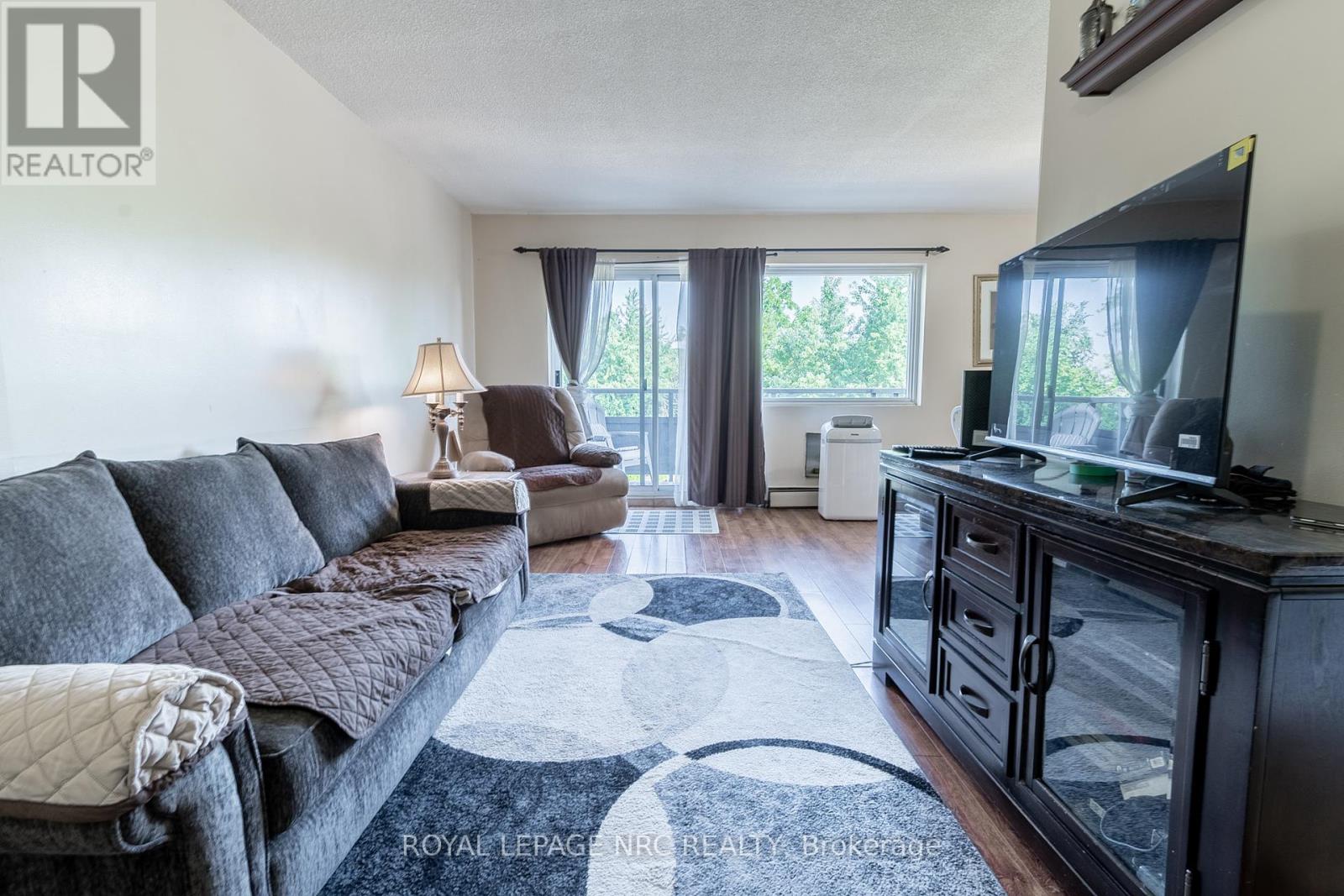 316 - 242 Oakdale Avenue, St. Catharines, Ontario  L2P 3K5 - Photo 2 - X12340871