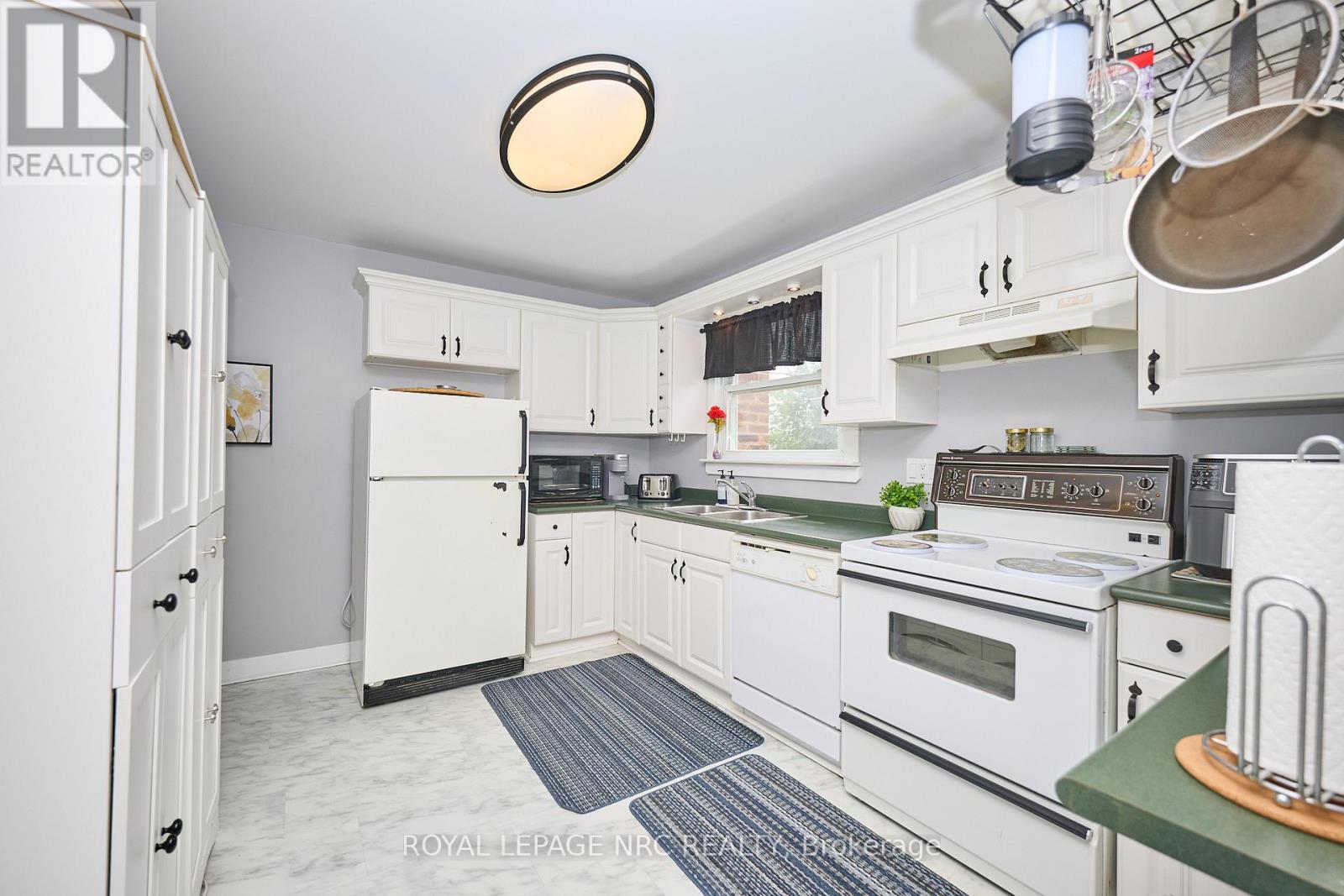 8 Woodburn Avenue, St. Catharines, Ontario  L2P 2W7 - Photo 15 - X12344340