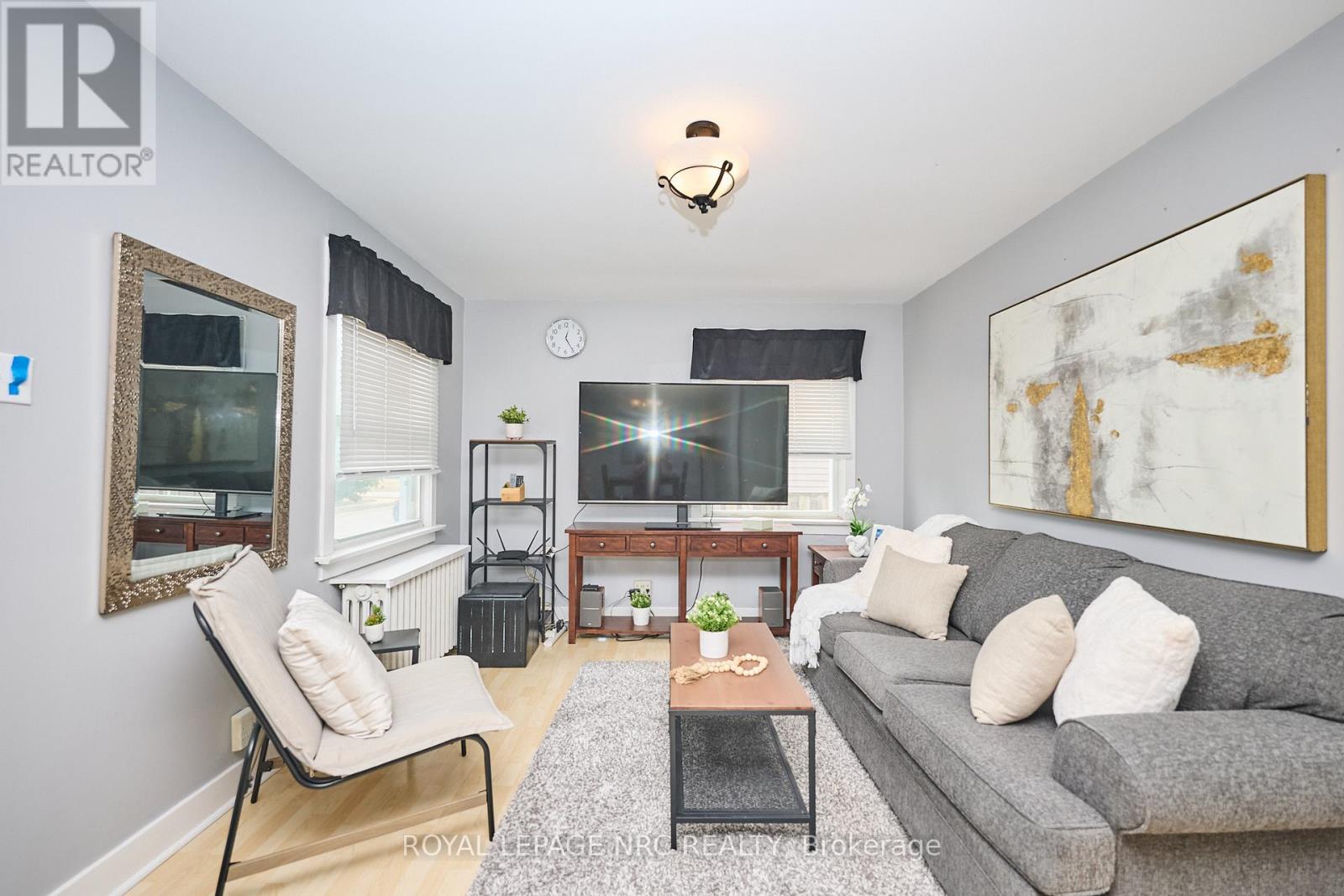 8 Woodburn Avenue, St. Catharines, Ontario  L2P 2W7 - Photo 4 - X12344340