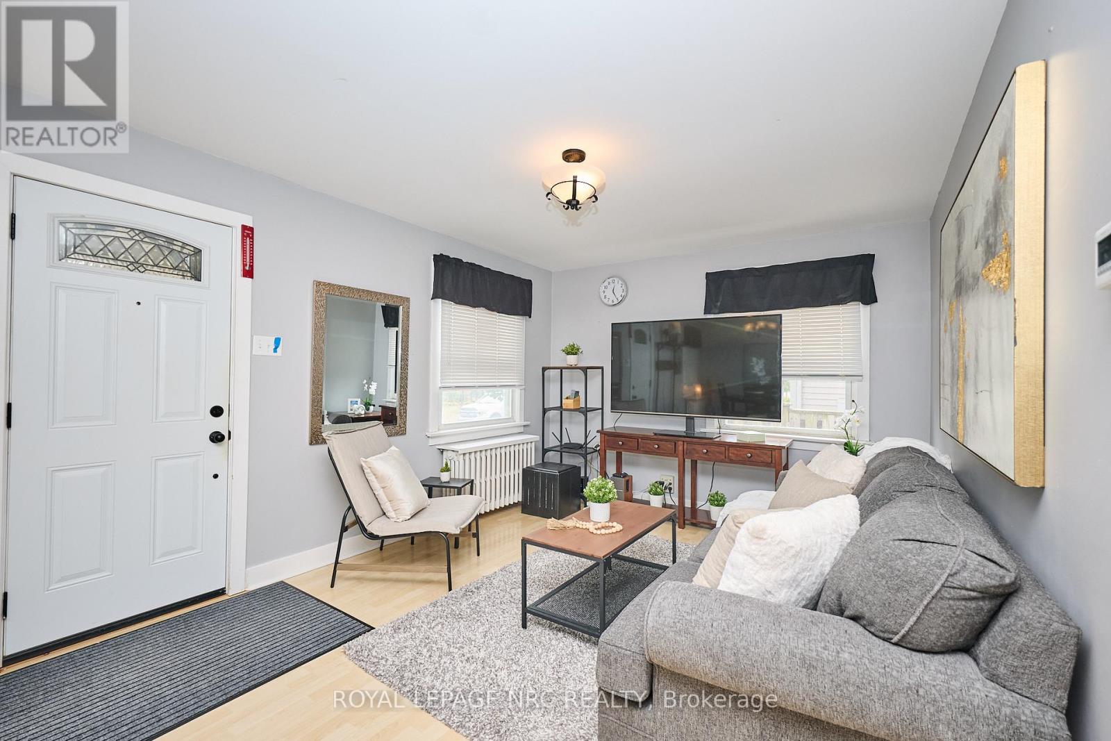 8 Woodburn Avenue, St. Catharines, Ontario  L2P 2W7 - Photo 5 - X12344340