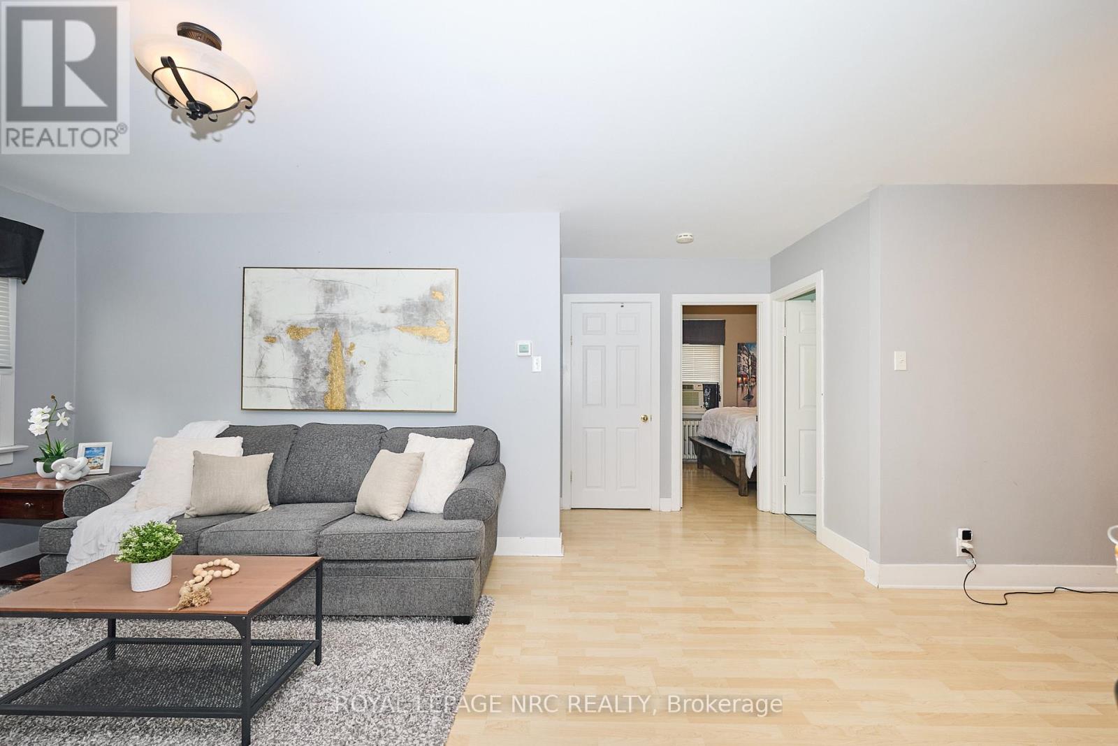 8 Woodburn Avenue, St. Catharines, Ontario  L2P 2W7 - Photo 9 - X12344340