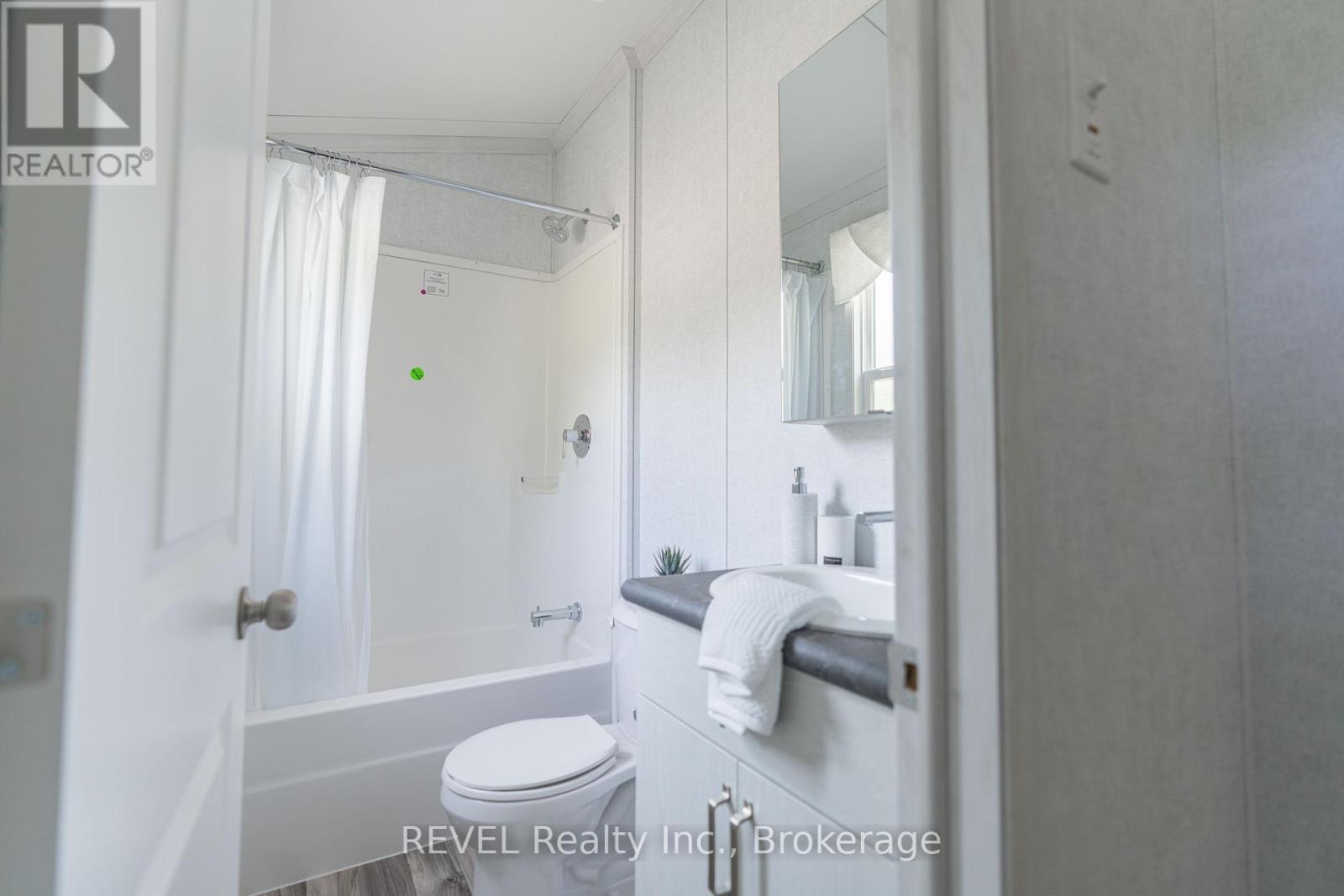 Rl88 - 105 Blue Lake Road, Seguin, Ontario  P2A 2W8 - Photo 17 - X12347399