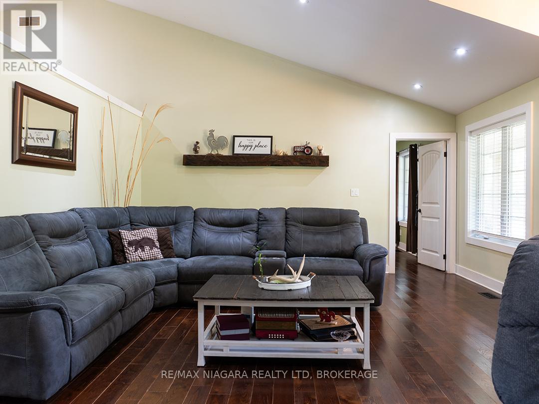 3481 Troup Road, Port Colborne, Ontario  L3K 5V5 - Photo 12 - X12348210