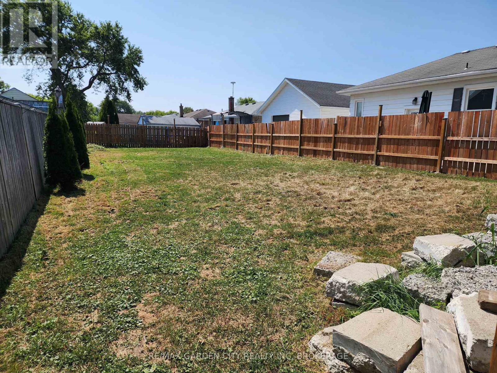 79 Martin Street, Welland, Ontario  L3C 2W4 - Photo 2 - X12351784