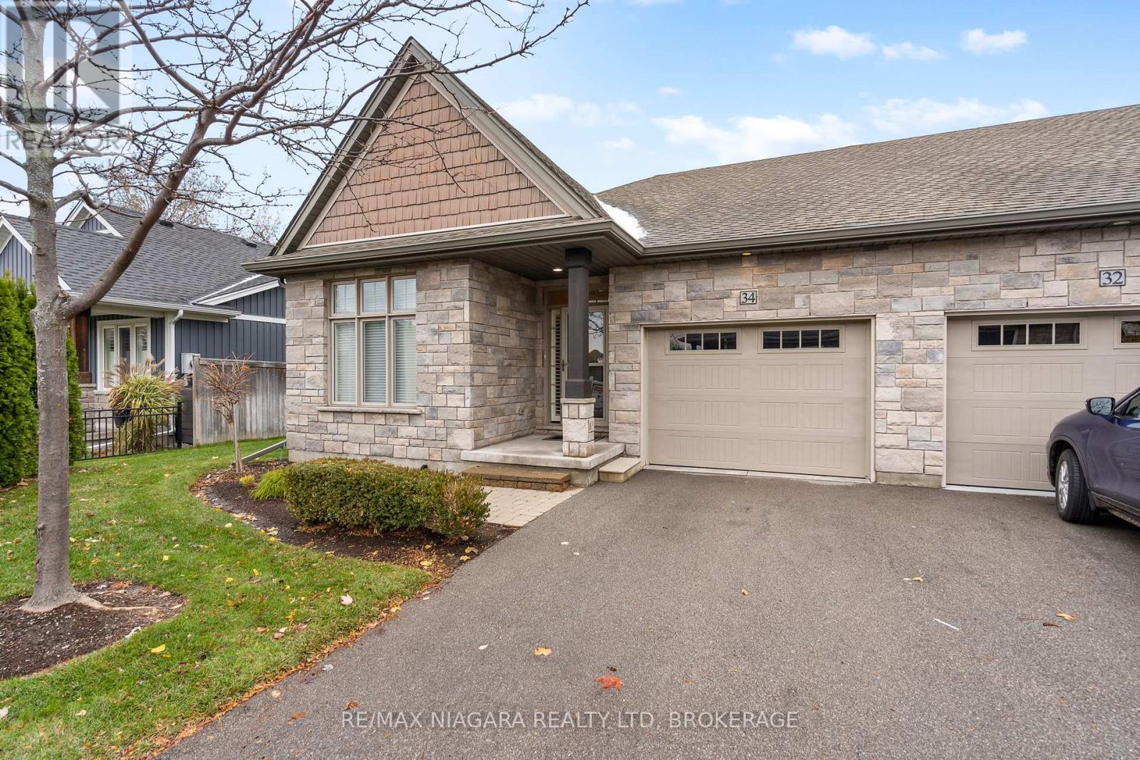 34 Blossom Common, St. Catharines, Ontario  L2M 0B3 - Photo 2 - X12351822