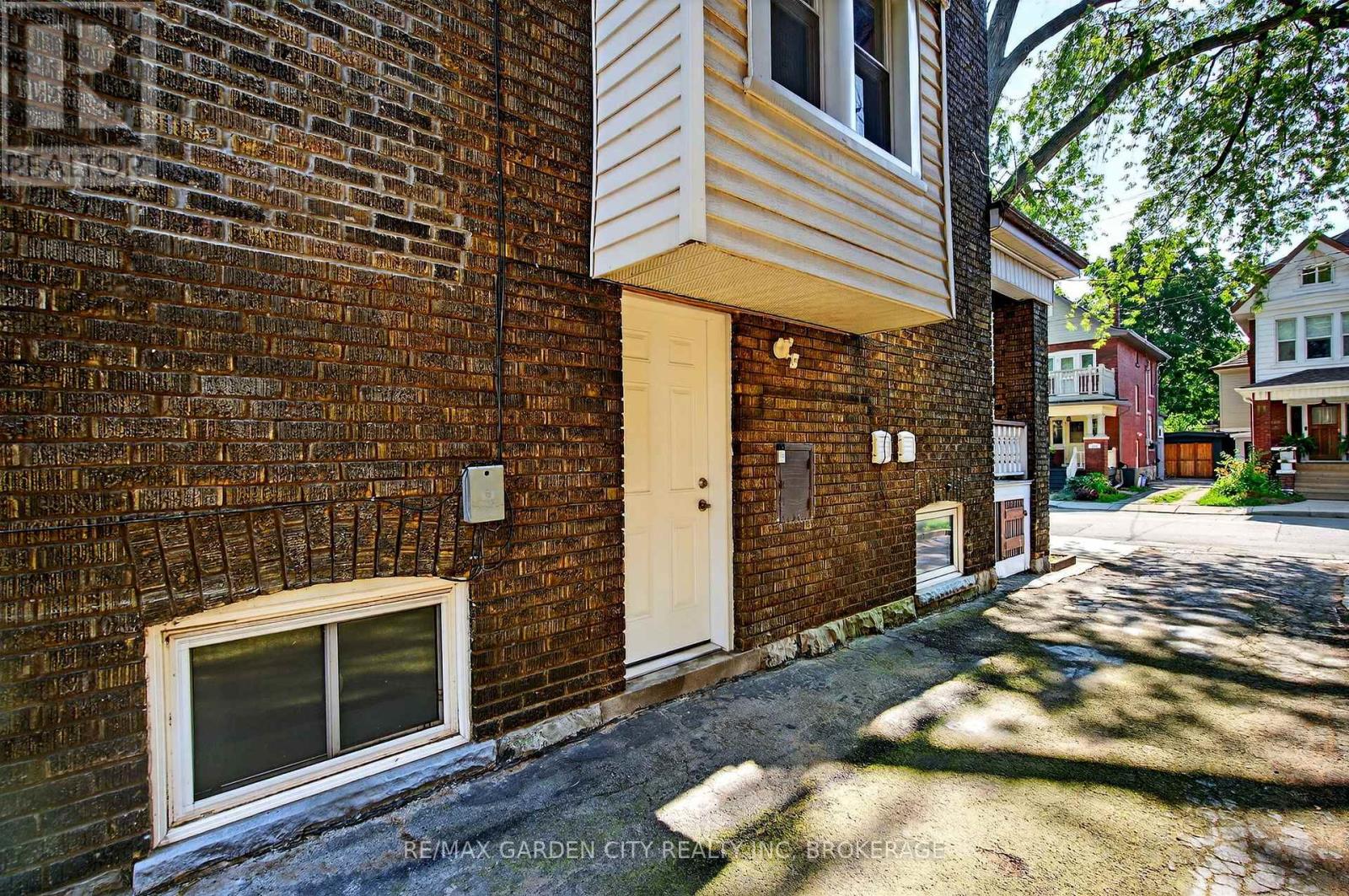 Lower - 104 Carrick Avenue, Hamilton, Ontario  L8M 2W6 - Photo 2 - X12352143