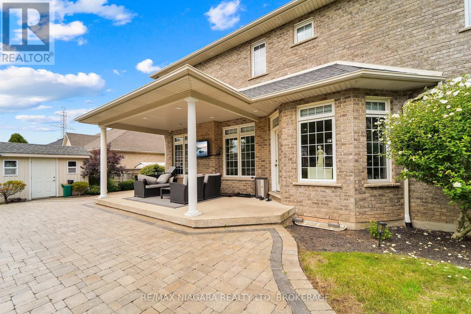 8018 Cathedral Drive, Niagara Falls, Ontario  L2H 2Z2 - Photo 2 - X12354592