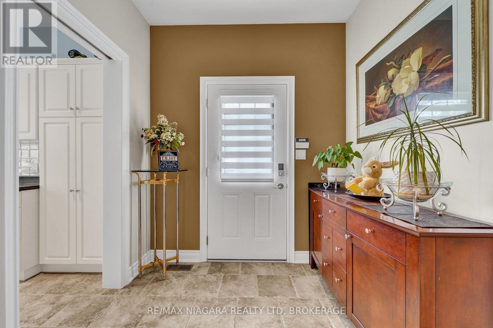 8018 Cathedral Drive, Niagara Falls, Ontario  L2H 2Z2 - Photo 24 - X12354592