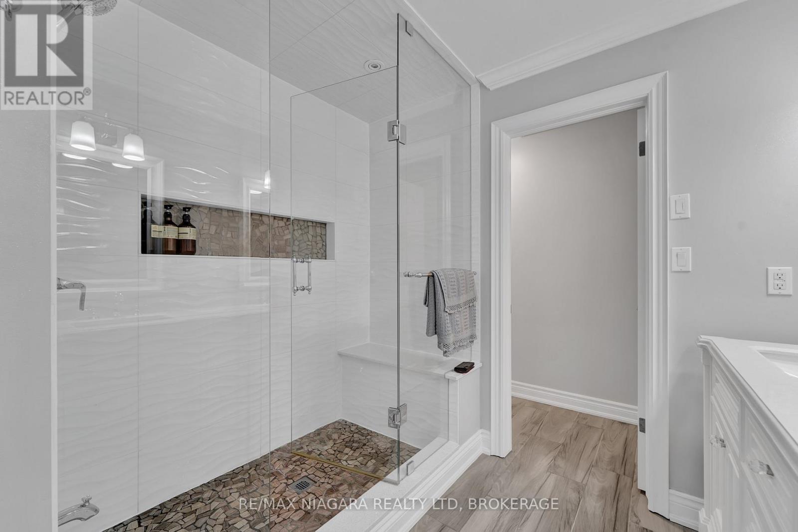 8018 Cathedral Drive, Niagara Falls, Ontario  L2H 2Z2 - Photo 39 - X12354592