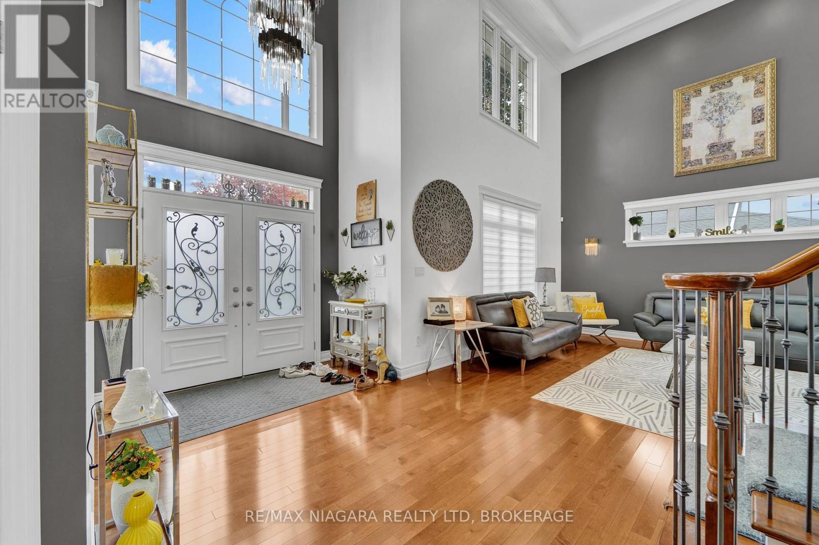 8018 Cathedral Drive, Niagara Falls, Ontario  L2H 2Z2 - Photo 4 - X12354592