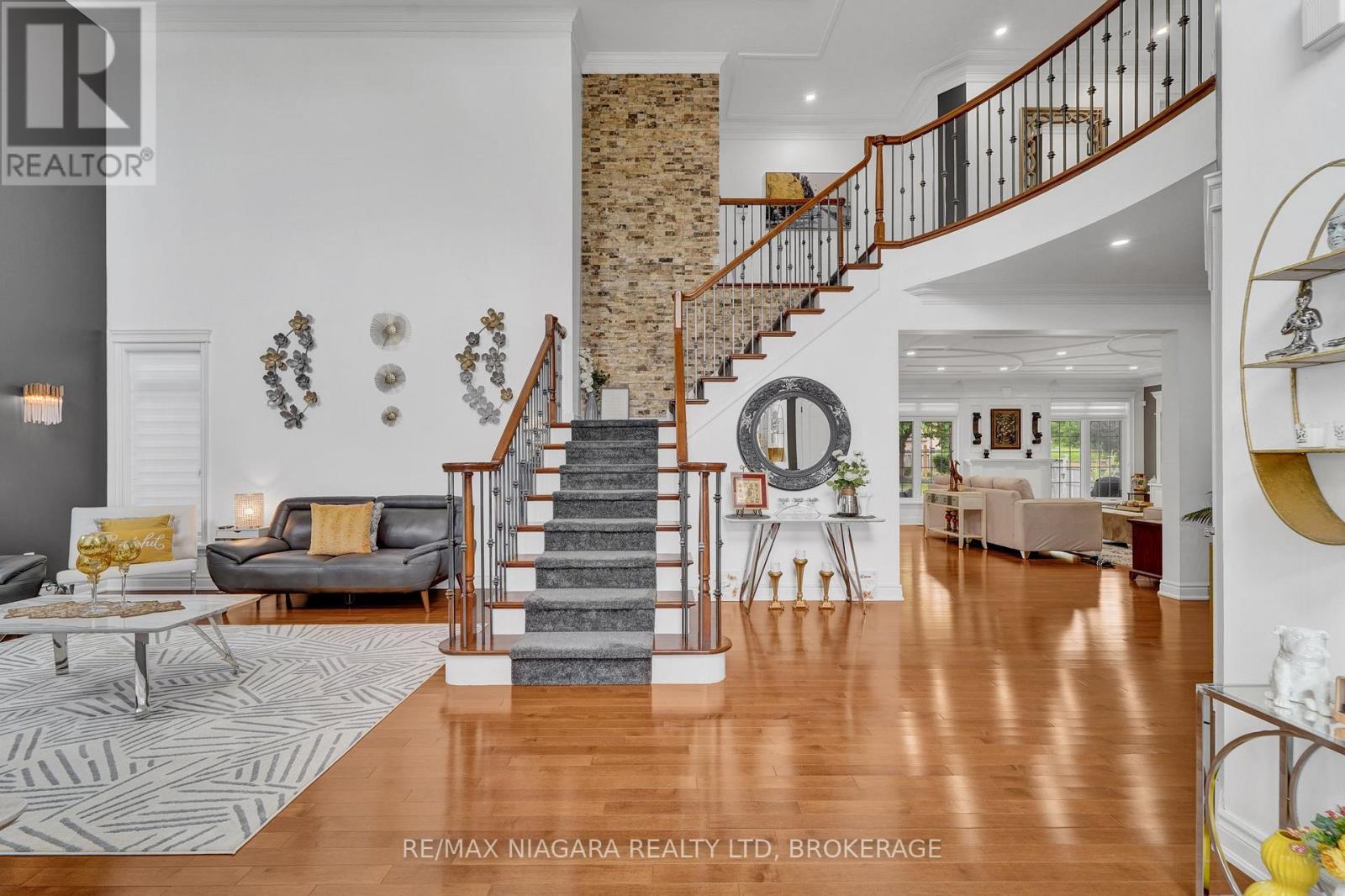 8018 Cathedral Drive, Niagara Falls, Ontario  L2H 2Z2 - Photo 9 - X12354592