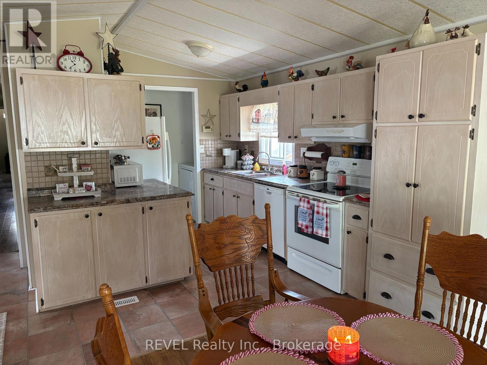 350 - 3033 Townline Road, Fort Erie, Ontario  L0S 1S1 - Photo 15 - X12355507