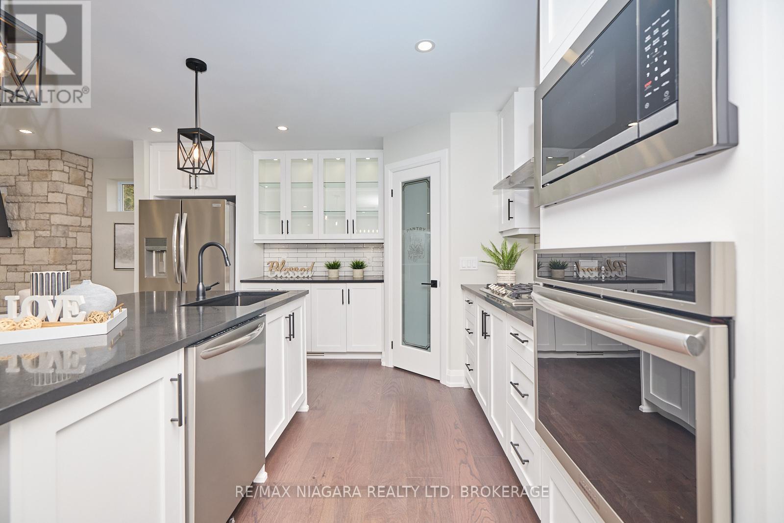 3873 Glenview Drive, Lincoln, Ontario  L0R 2C0 - Photo 12 - X12361542