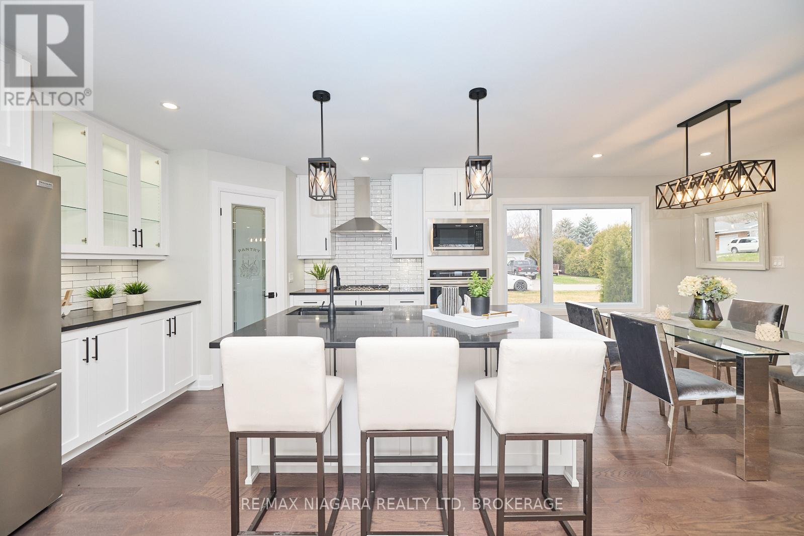 3873 Glenview Drive, Lincoln, Ontario  L0R 2C0 - Photo 3 - X12361542