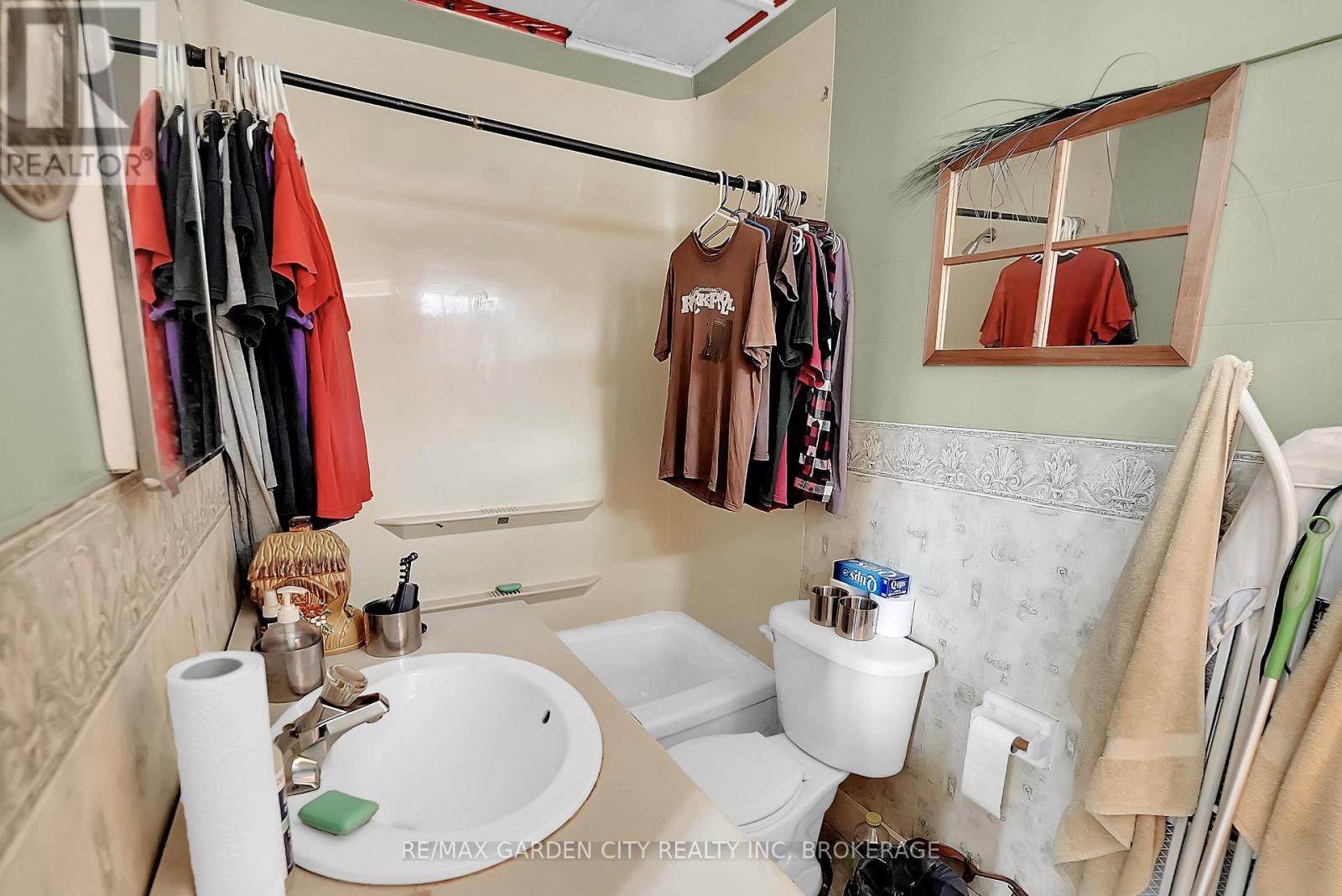 213 Geneva Street, St. Catharines, Ontario  L2R 4P9 - Photo 29 - X12361815