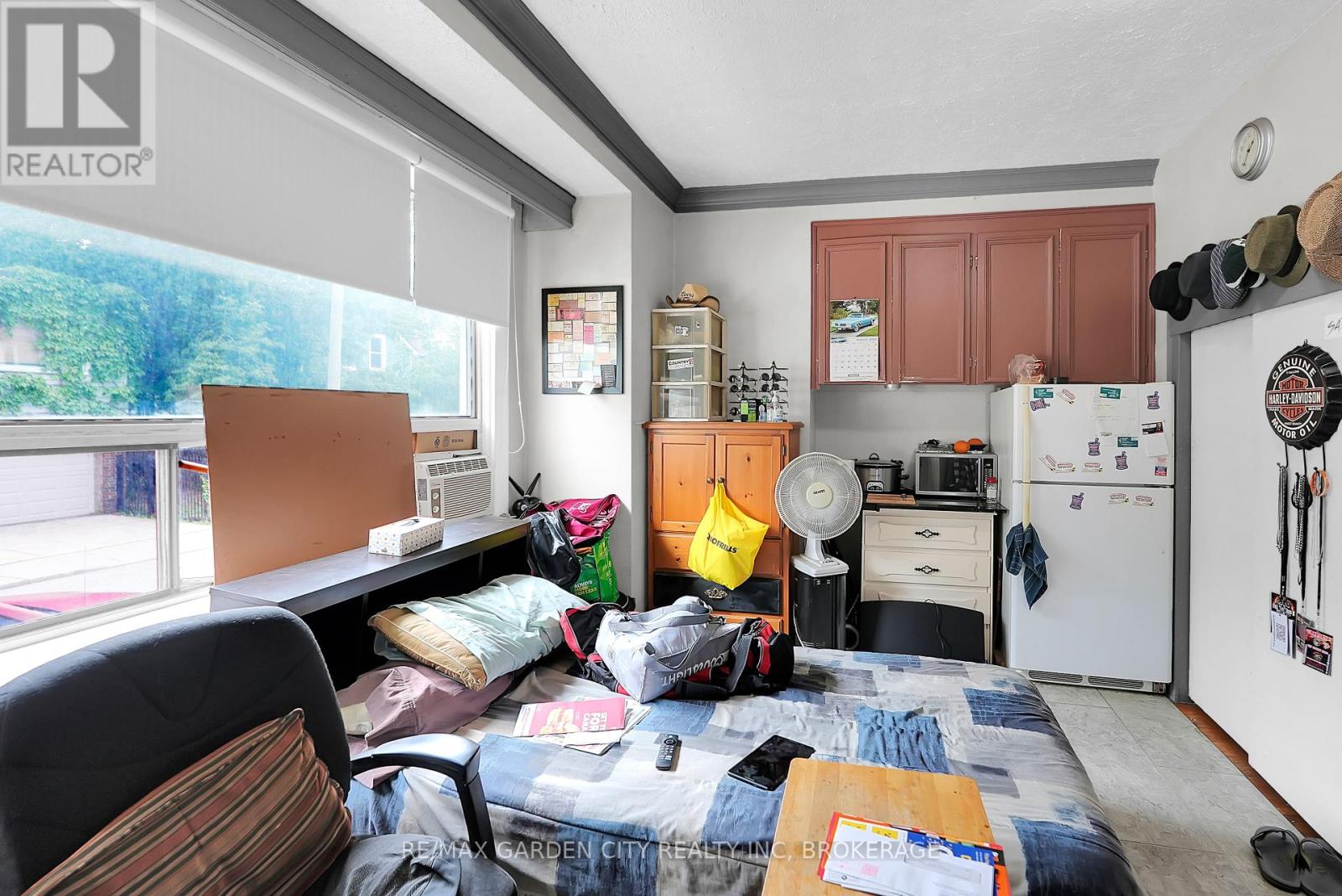 213 Geneva Street, St. Catharines, Ontario  L2R 4P9 - Photo 8 - X12361815