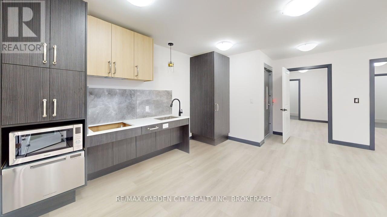 23 Warren Avenue, Hamilton, Ontario  L9A 3C7 - Photo 10 - X12363075