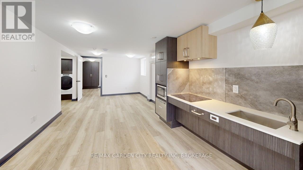 23 Warren Avenue, Hamilton, Ontario  L9A 3C7 - Photo 12 - X12363075