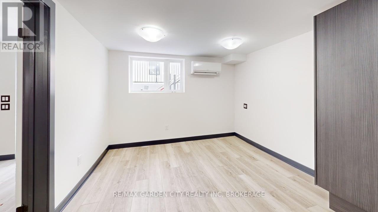 23 Warren Avenue, Hamilton, Ontario  L9A 3C7 - Photo 17 - X12363075