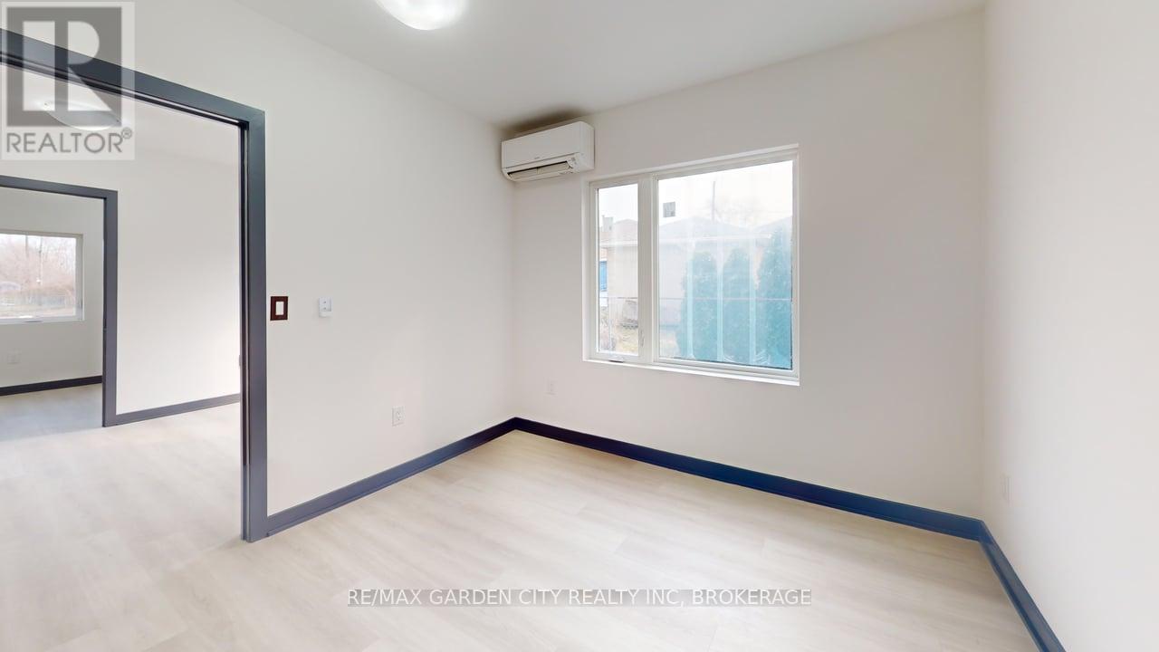 23 Warren Avenue, Hamilton, Ontario  L9A 3C7 - Photo 21 - X12363075