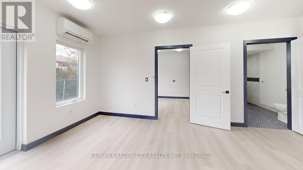 23 Warren Avenue, Hamilton, Ontario  L9A 3C7 - Photo 22 - X12363075