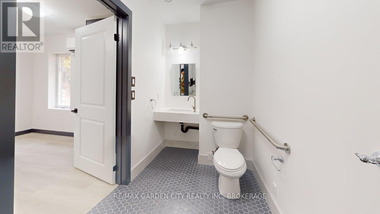 23 Warren Avenue, Hamilton, Ontario  L9A 3C7 - Photo 25 - X12363075