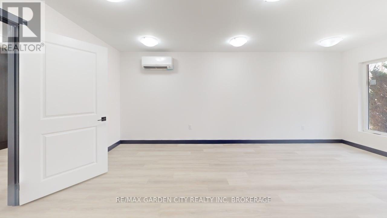 23 Warren Avenue, Hamilton, Ontario  L9A 3C7 - Photo 26 - X12363075