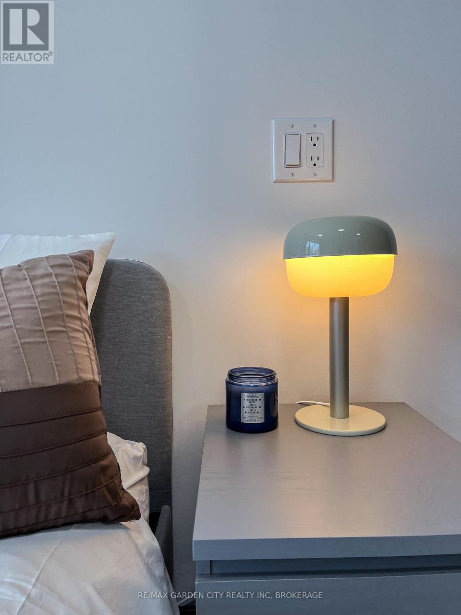 23 Warren Avenue, Hamilton, Ontario  L9A 3C7 - Photo 27 - X12363075