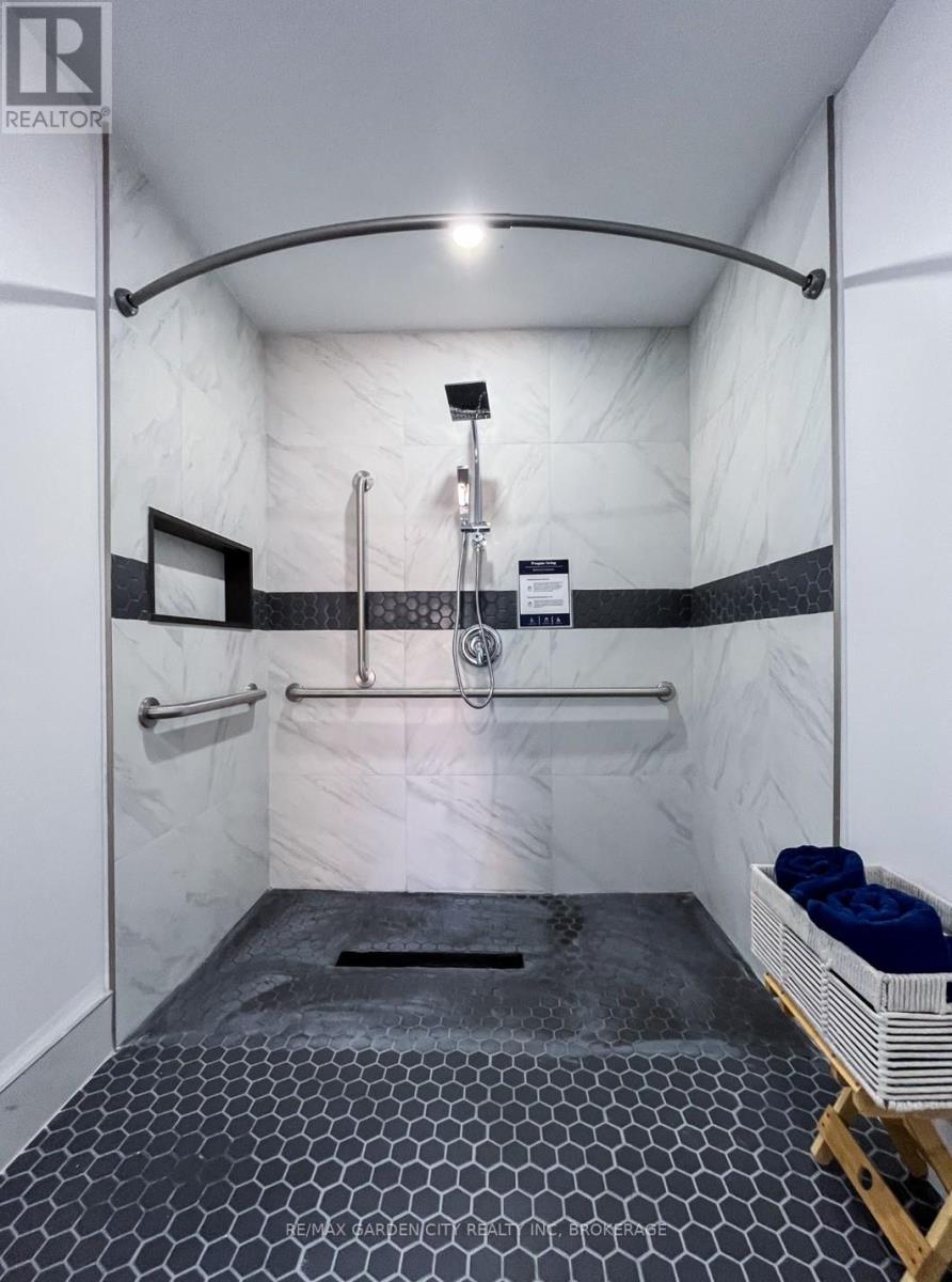 23 Warren Avenue, Hamilton, Ontario  L9A 3C7 - Photo 35 - X12363075