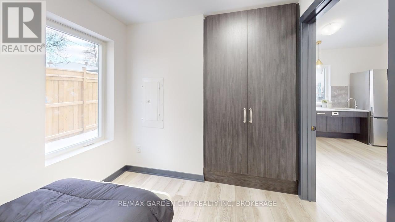 23 Warren Avenue, Hamilton, Ontario  L9A 3C7 - Photo 37 - X12363075